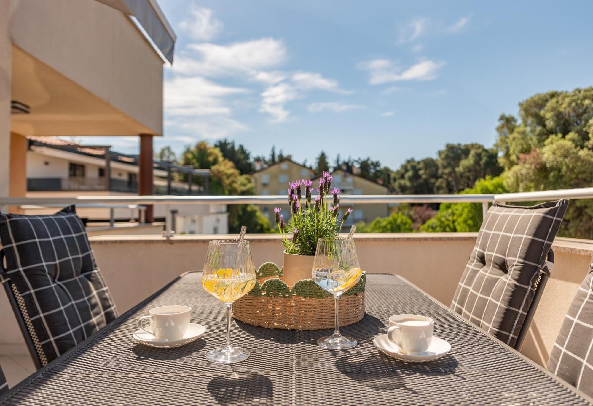 Apartments L&D Биоград на Мору Екстериор снимка
