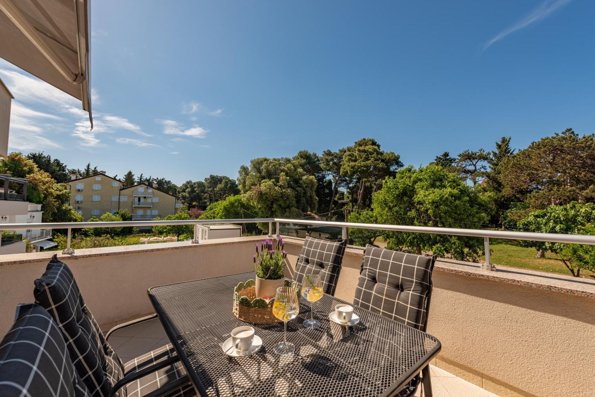 Apartments L&D Биоград на Мору Екстериор снимка
